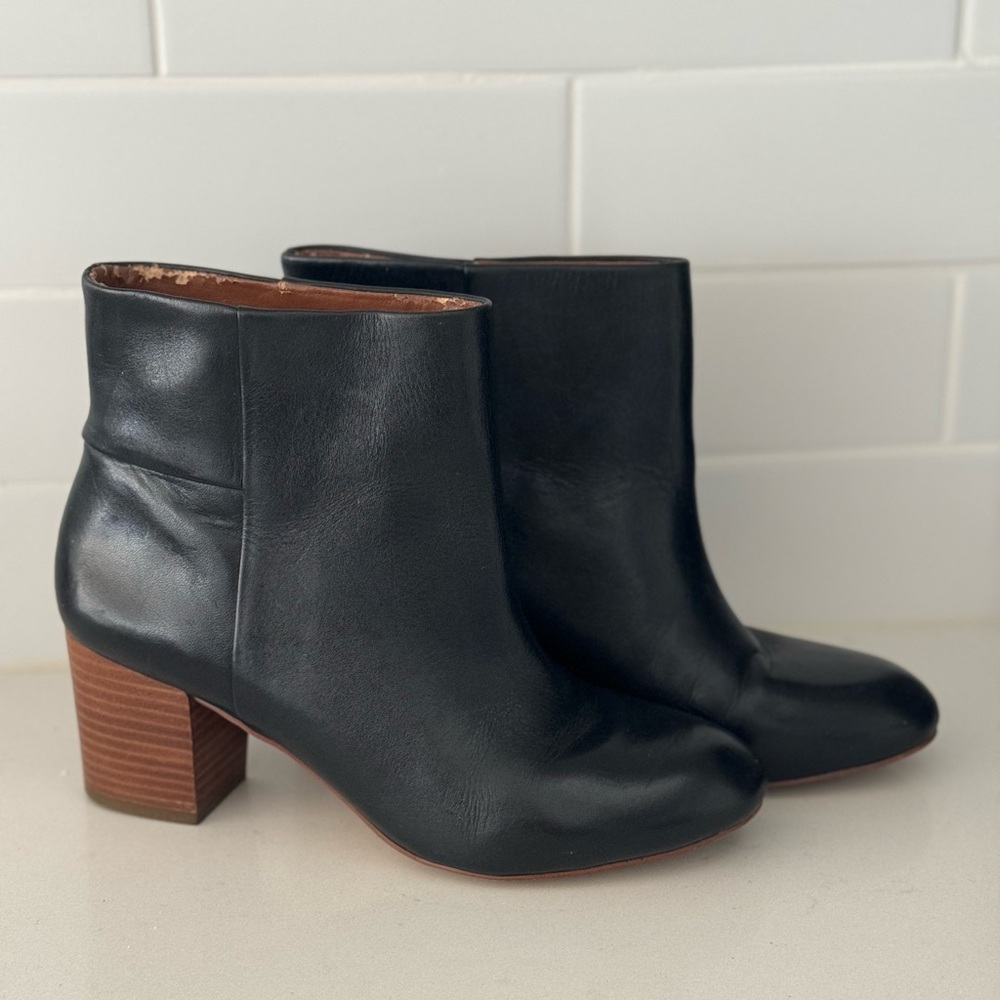 Banana Republic black ankle booties, size 7